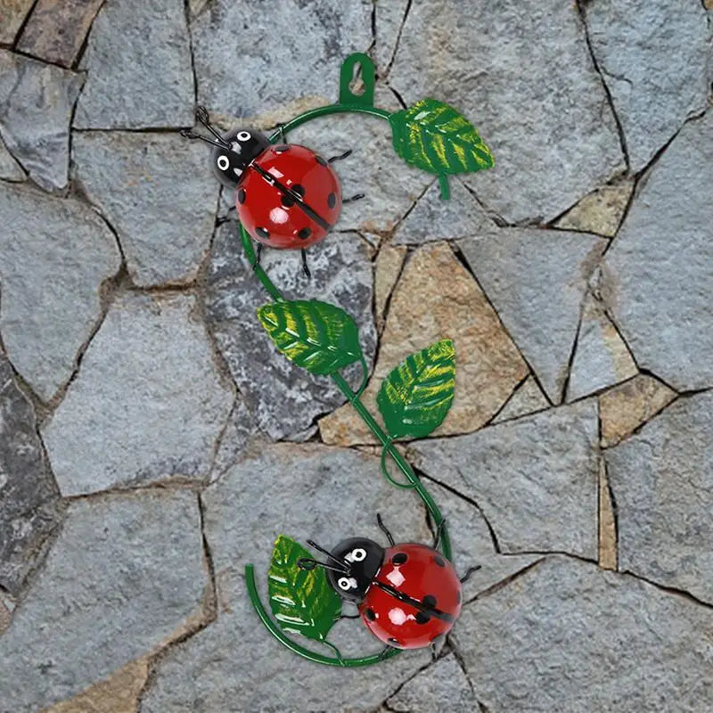 Décoration murale en métal avec coccinelles et abeilles