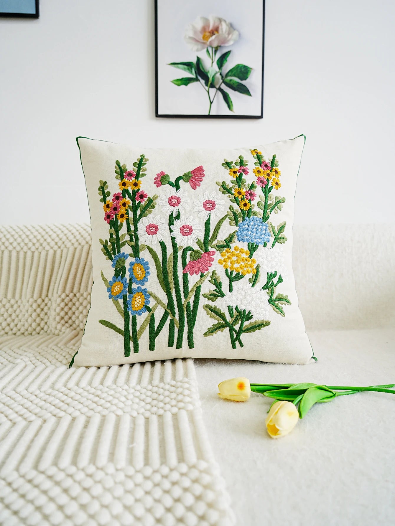 Housse de coussin brodée florale de jardin exquise