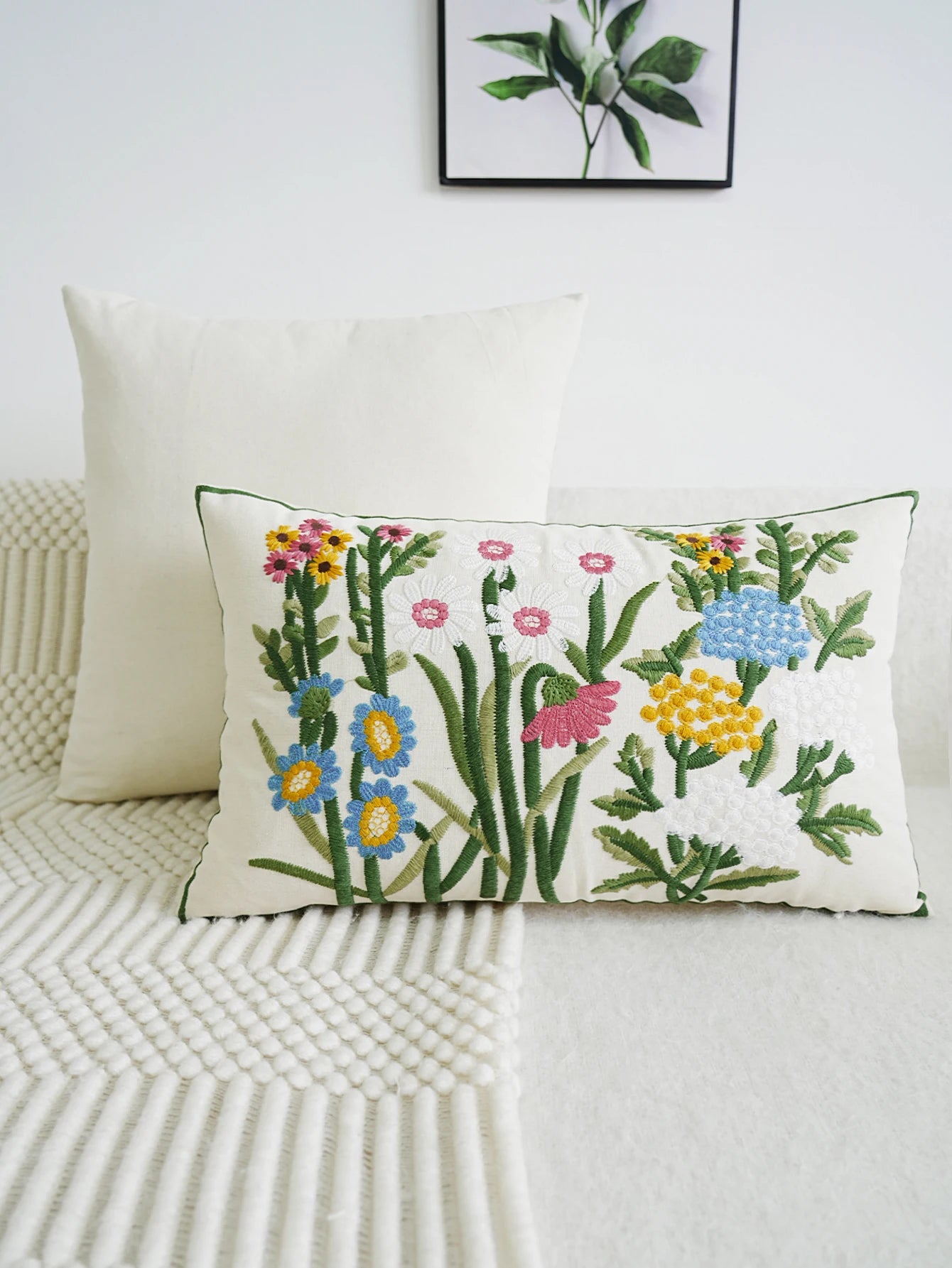 Housse de coussin brodée florale de jardin exquise